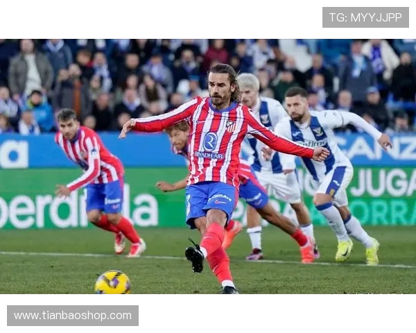 莱比锡战马竞海报:哈维-西蒙斯、格列兹曼相遇在马德里街头 莱比锡战马竞海报:哈维-西蒙斯、格列兹曼相遇在马德里街头